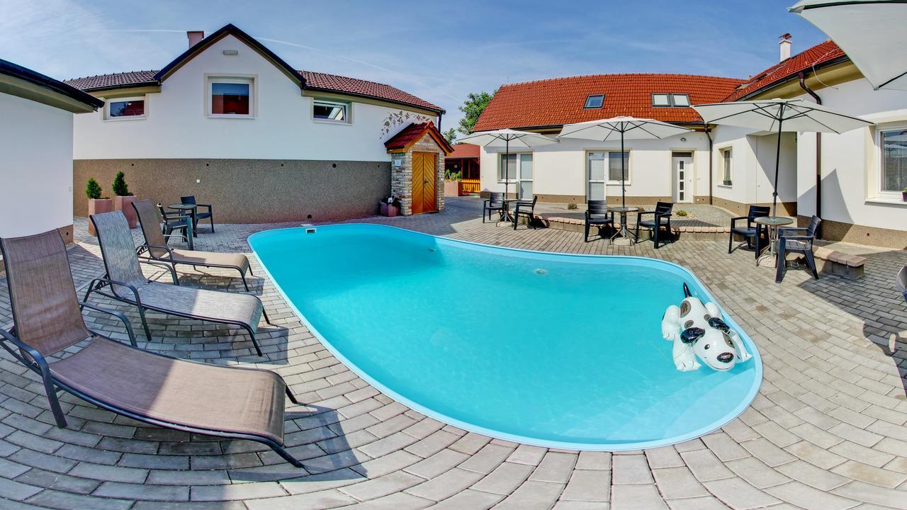 Penzion Kratochvil Dolni Dunajovice Exterior photo